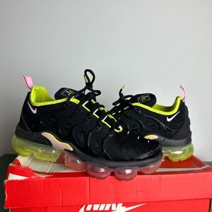 Nike Air VaporMax Plus Black Pink Rise Cyber Sneakers Womens 7.5